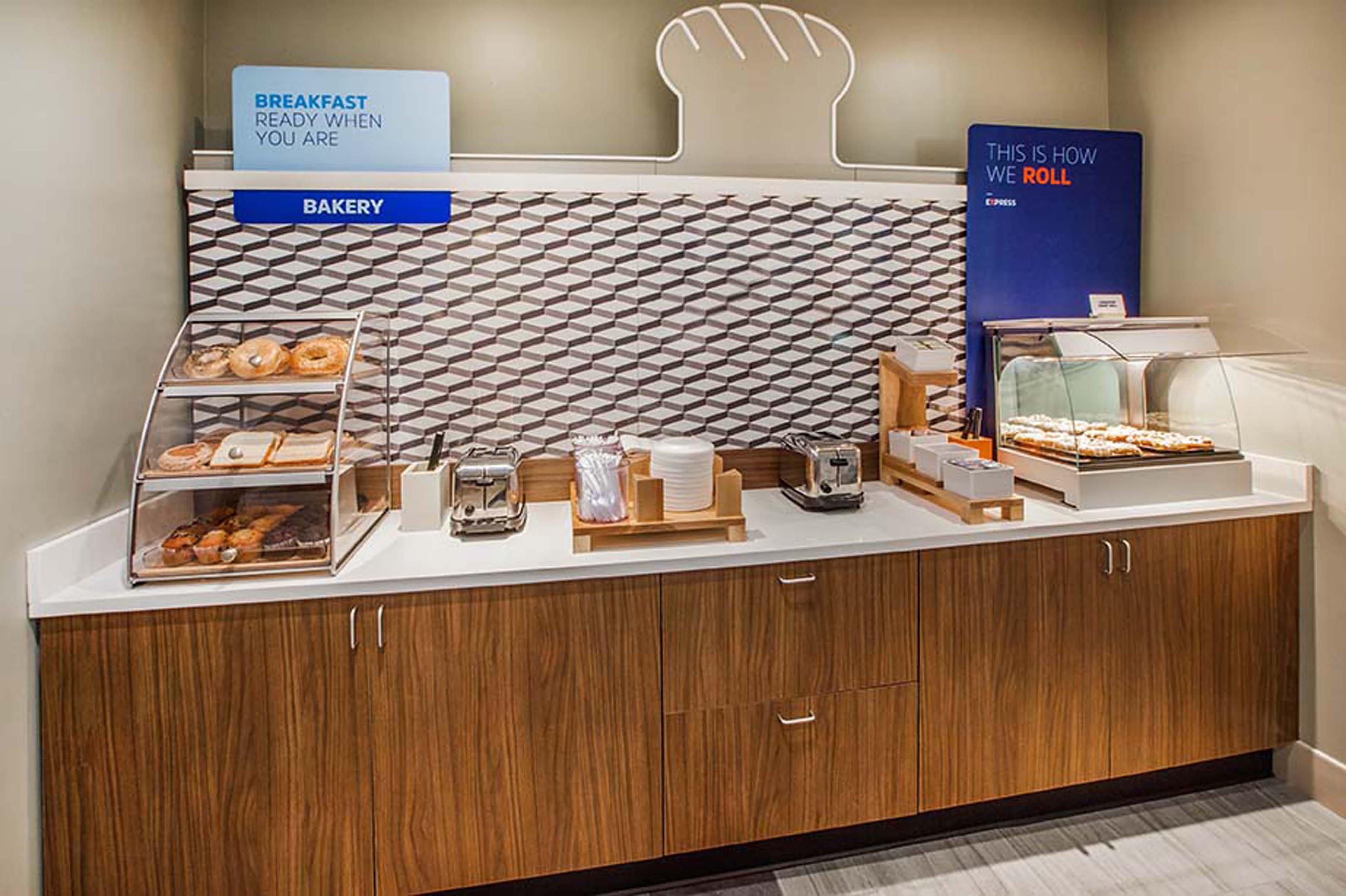 Holiday Inn Express Klamath - Redwood Ntl Pk Area By Ihg Bagian luar foto