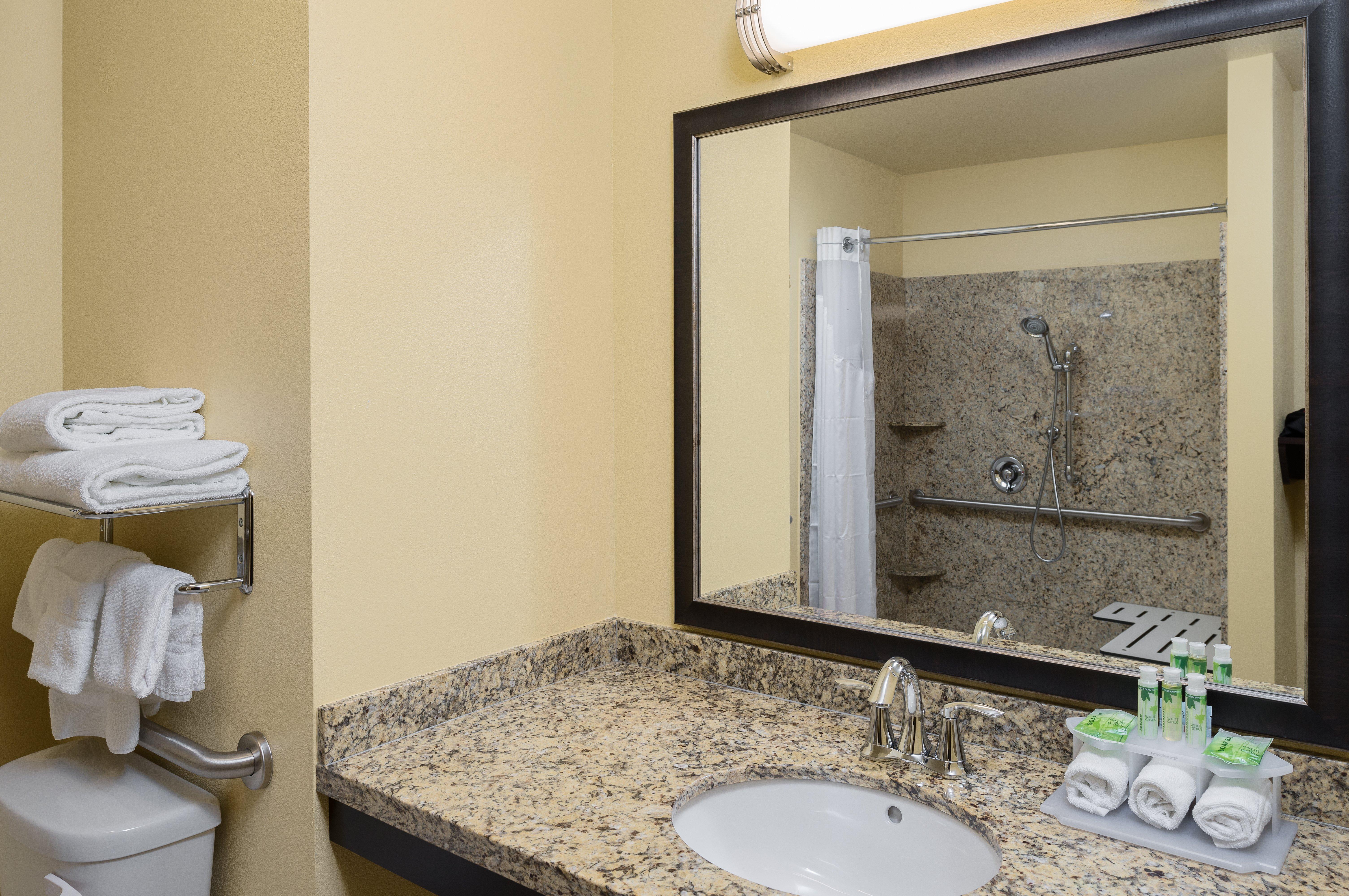 Holiday Inn Express Klamath - Redwood Ntl Pk Area By Ihg Bagian luar foto